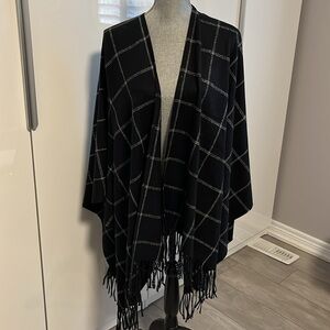 REITMANS BNWT Black & White Windowpane Plaid Fringe Shawl Wrap Poncho, O/S